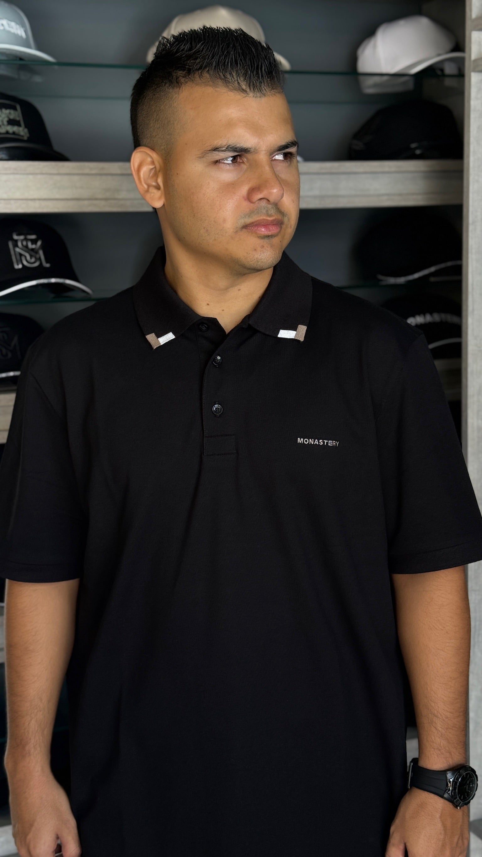 CAMISETA MONASTERY POLO SARDEN NEGRA