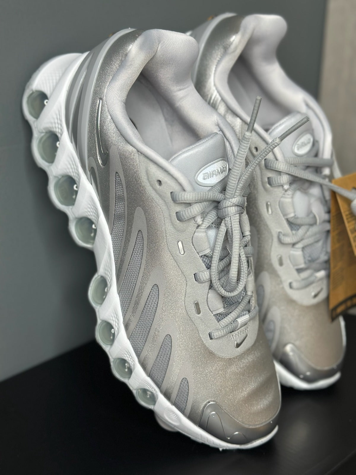 Nike AIR MAX DN8 PLATEADOS
