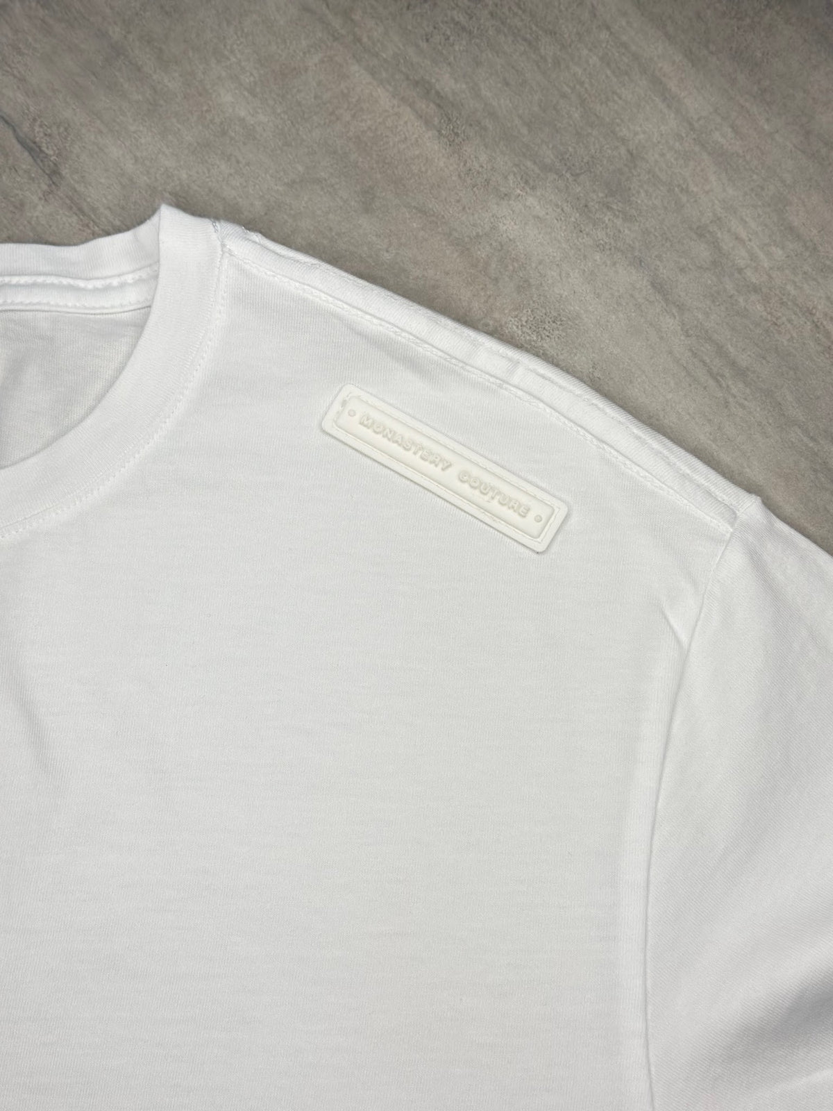 CAMISETA MONASTERY HILTON BLANCA