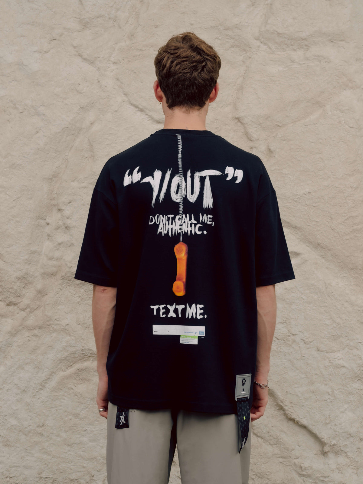 CAMISETA Y/OUT  TEXT ME T-SHIRT